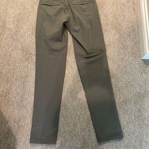 Lululemon men’s 30” olive 5 pocket slim pant.